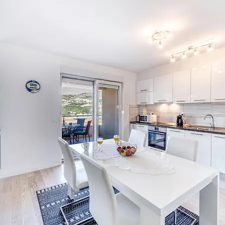Astra Apartment *