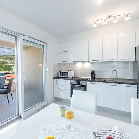 Astra Apartment